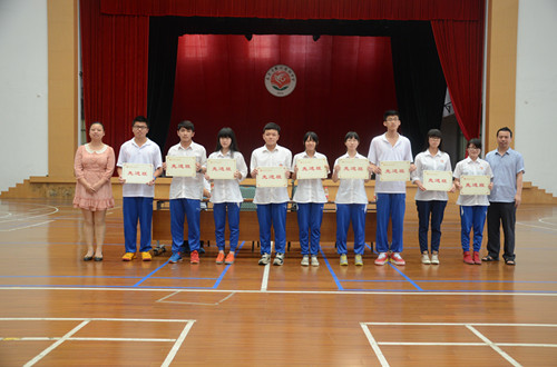 先进班学生代表合影_副本.jpg