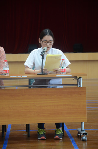 成绩进步奖代表吴咏琪学生发言_副本.jpg