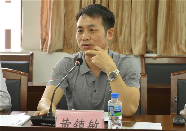 null 深圳教研院教研员黄镇敏讲话.jpg