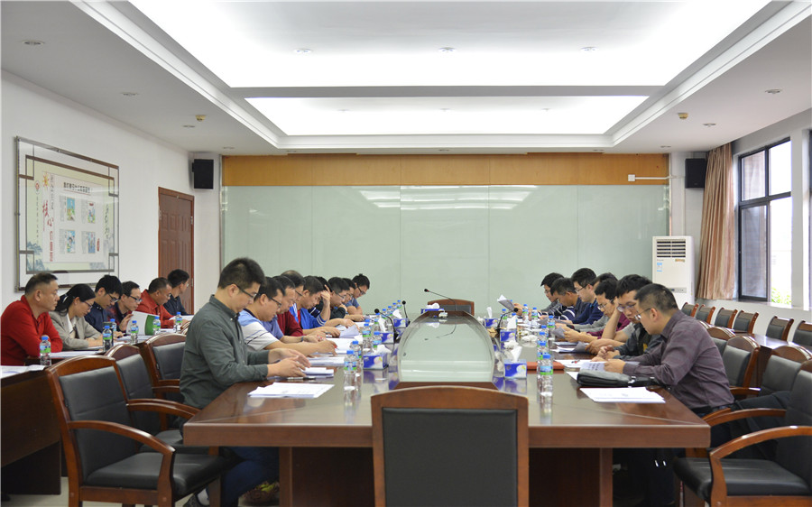 三校期中联考分析会现场.jpg