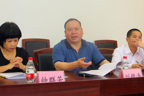 2.家长委员会主任刘镜涛发言_?‰¯æœ?jpg