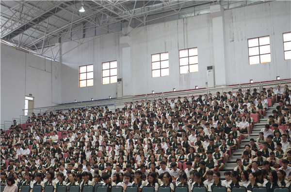 学生听è