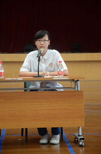 成绩优异奖代表刘健瑛学生发言_副本.jpg