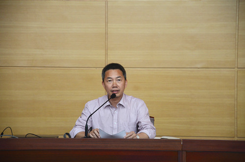 8、校é•?总结发言_副本.jpg
