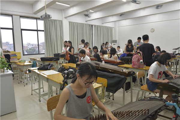 学生候è
