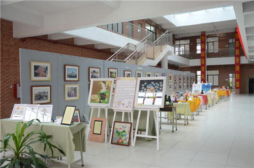 多展展è