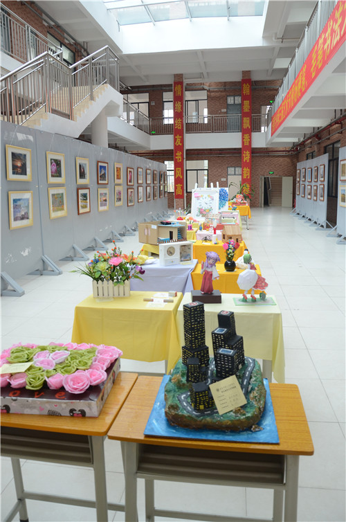 多展展è