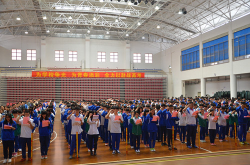 全体高三学子庄严宣誓.jpg