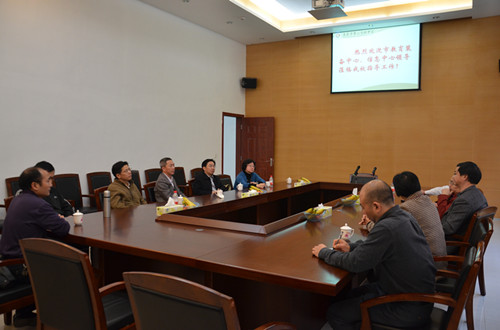 中心领导与我校行政进行专题交流_副本.jpg