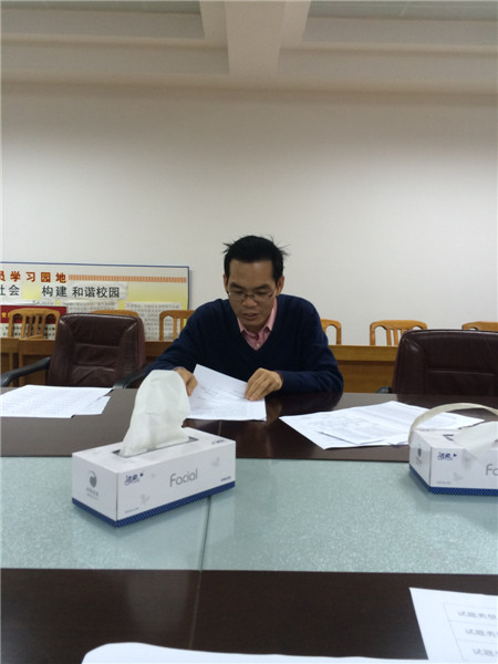 罗润良è