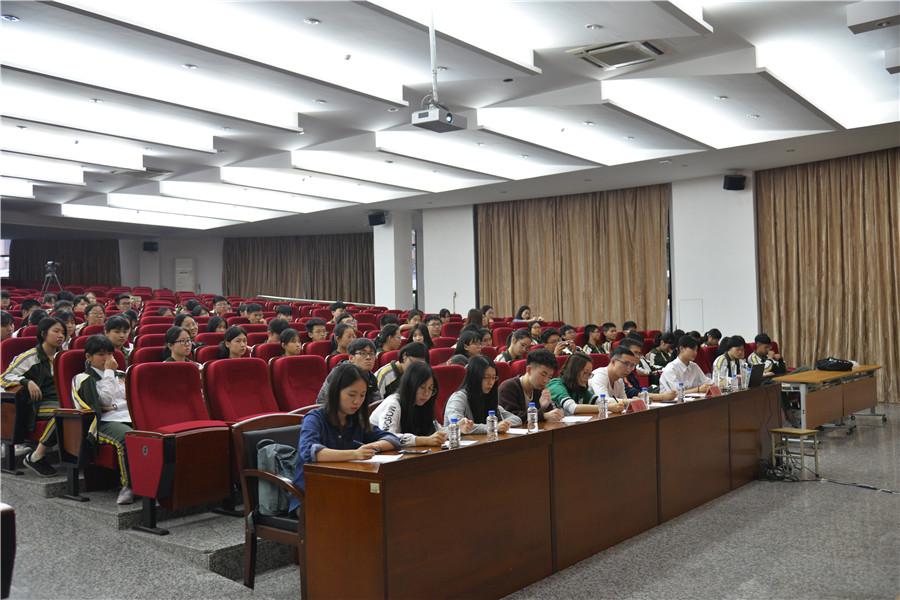 2.评委与现场观众.JPG