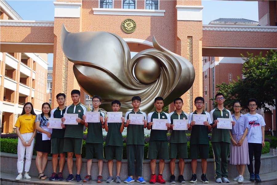 我校12名高二学生在2019年“希望杯”全国数学邀请赛荣获佳绩.jpg