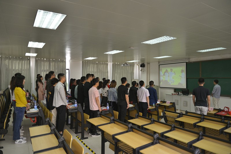 齐唱团歌.jpg