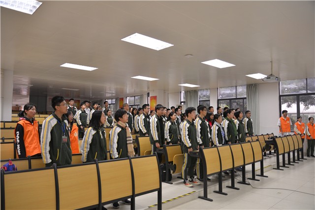 歌唱团歌.JPG