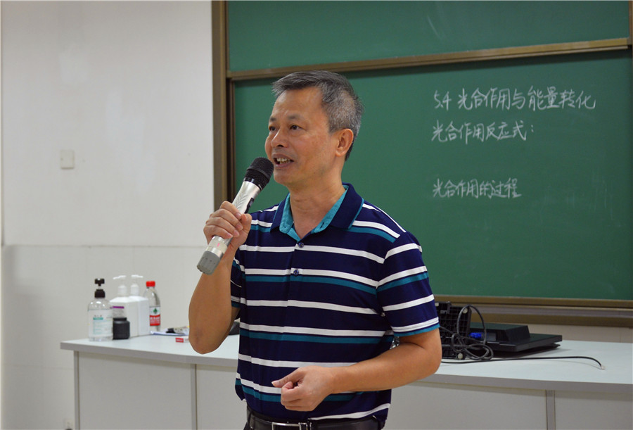 2东莞六中朱如葆校长致词.JPG