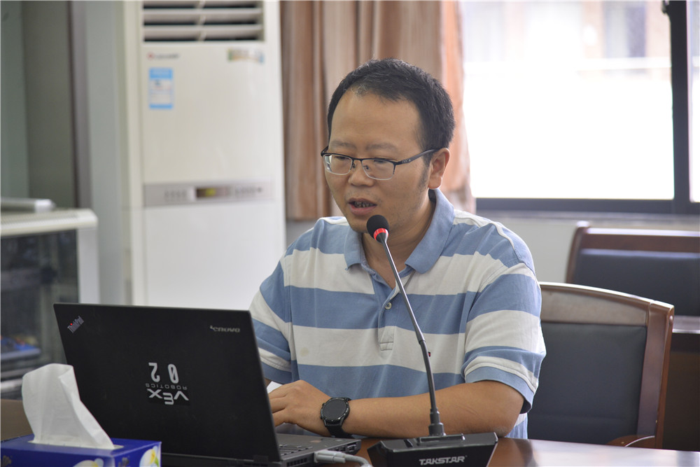 松山湖中学宋海龙老师发言.JPG