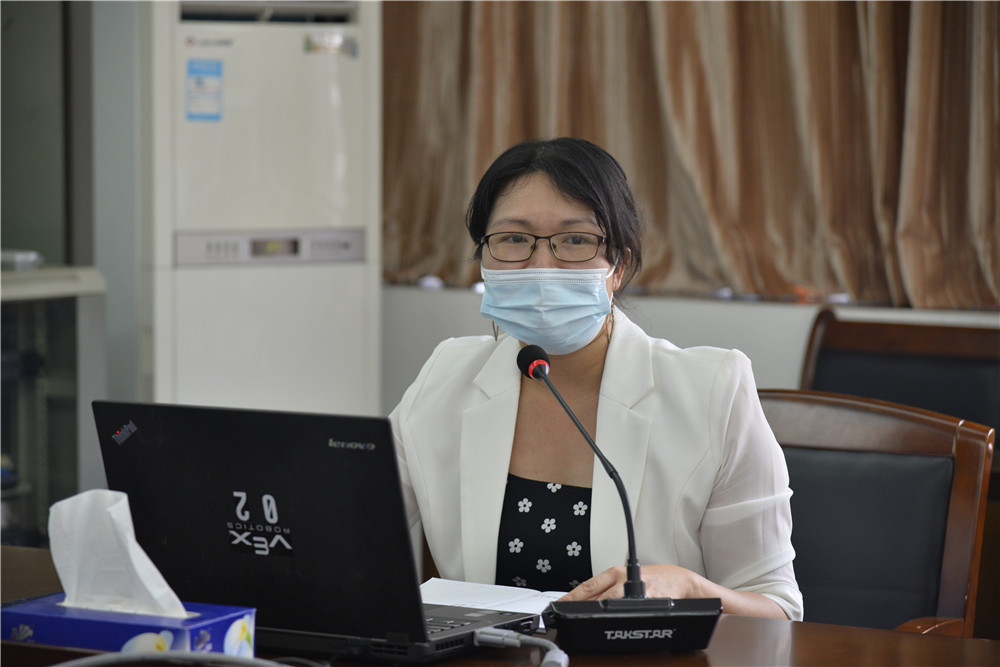 一中林雁老师发言.JPG