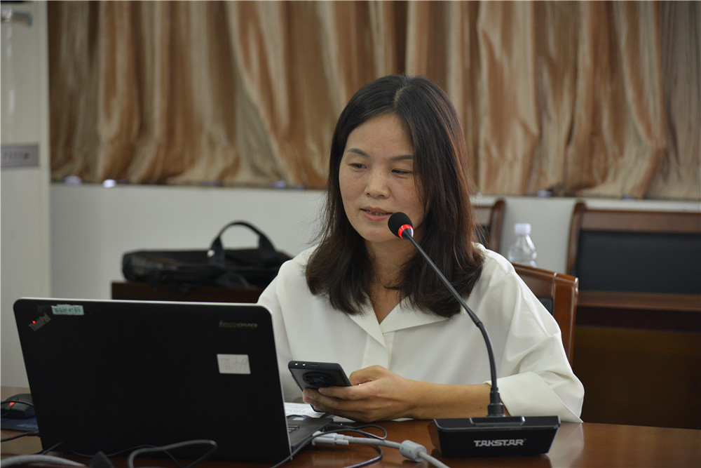 实验中学熊红老师发言.JPG