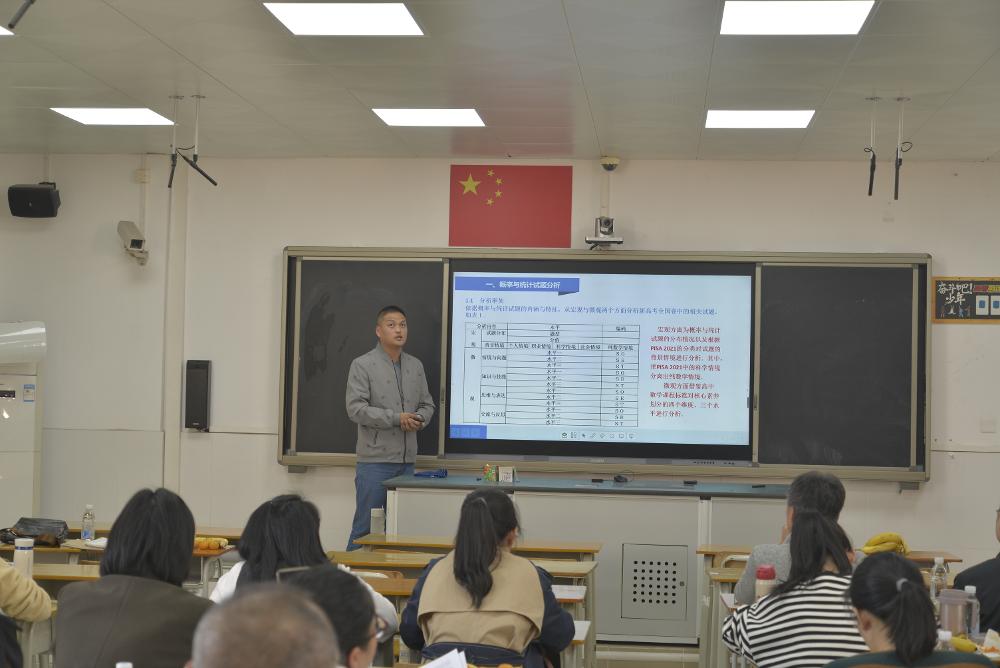 庞绪强老师讲解.JPG